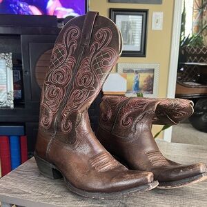 Brown Western Cowboy Boots with Pink Stitching ****ARIAT 7.5*****